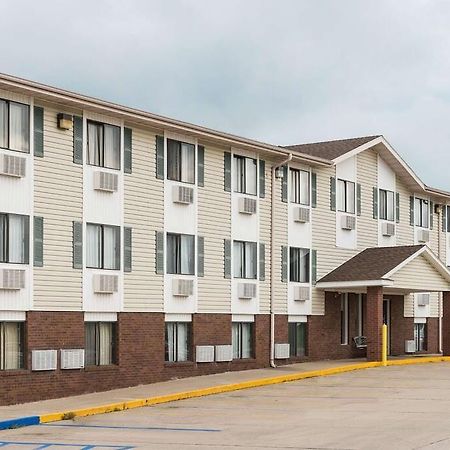 Amerihost Inn&Suites Kingdom City Buitenkant foto