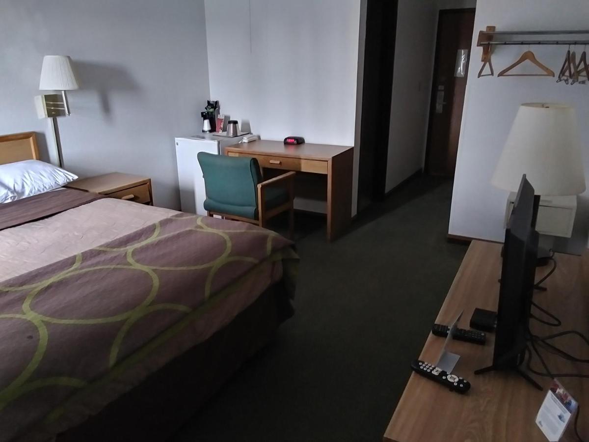 Amerihost Inn&Suites Kingdom City Buitenkant foto