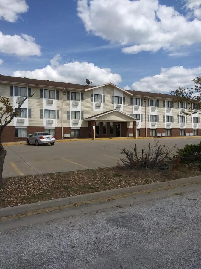 Amerihost Inn&Suites Kingdom City Buitenkant foto