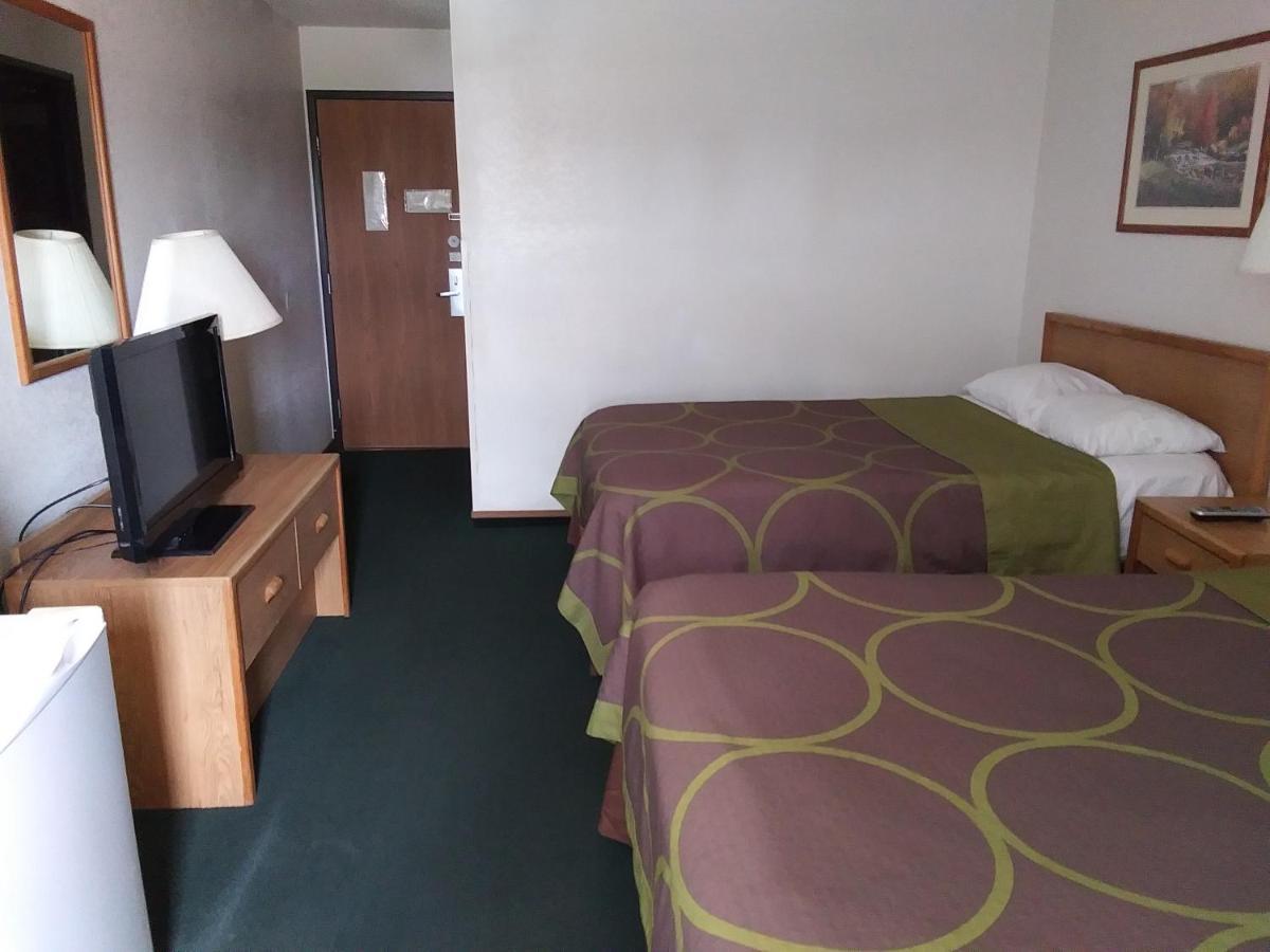 Amerihost Inn&Suites Kingdom City Buitenkant foto
