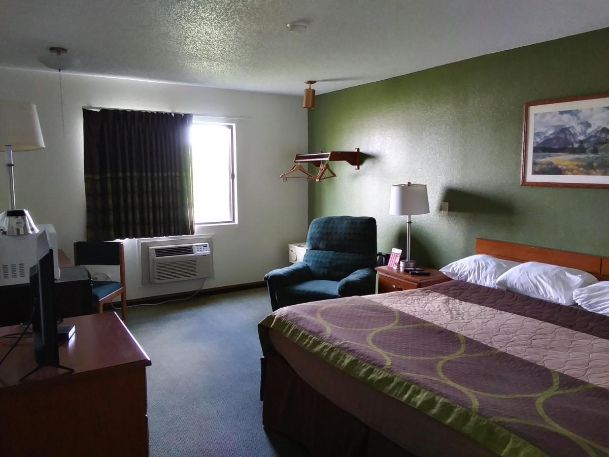 Amerihost Inn&Suites Kingdom City Buitenkant foto
