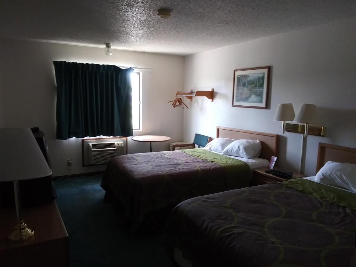 Amerihost Inn&Suites Kingdom City Buitenkant foto