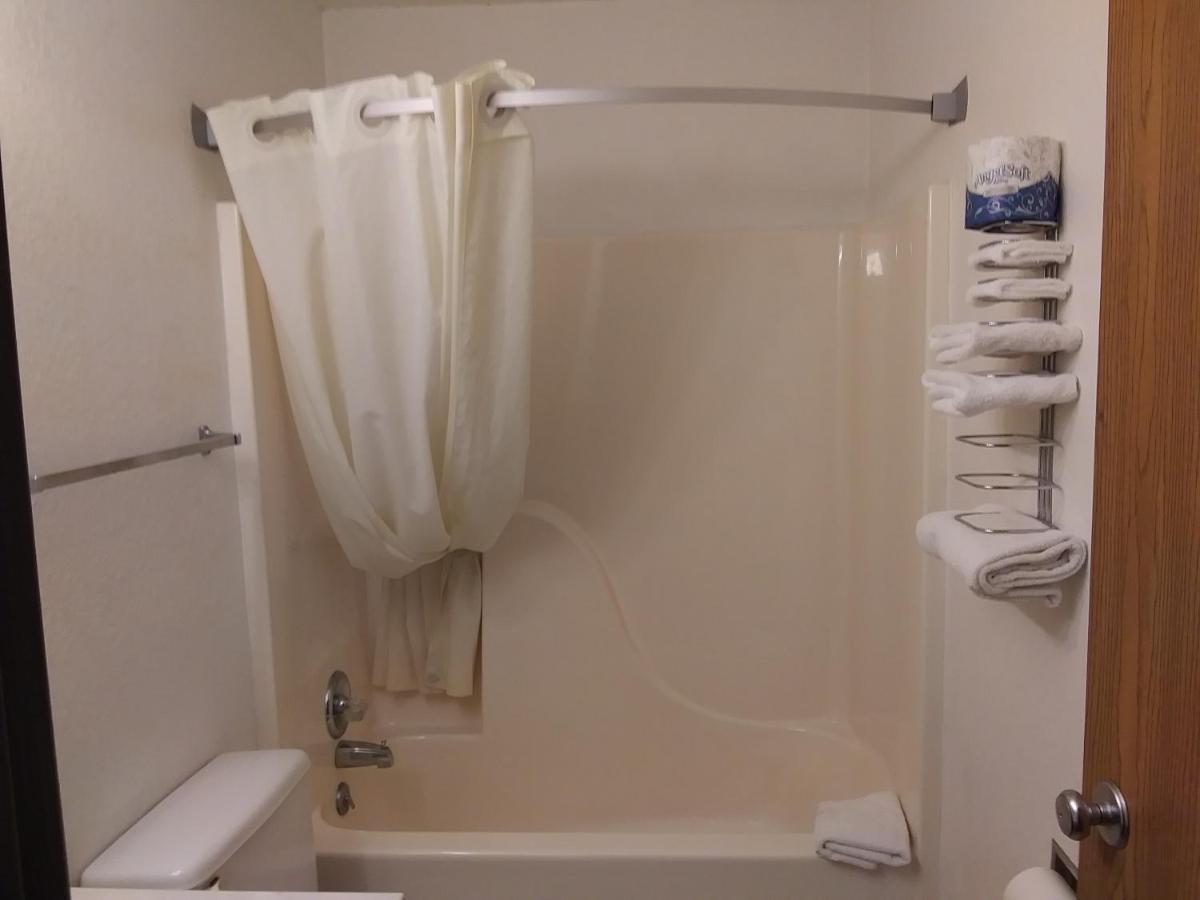 Amerihost Inn&Suites Kingdom City Buitenkant foto